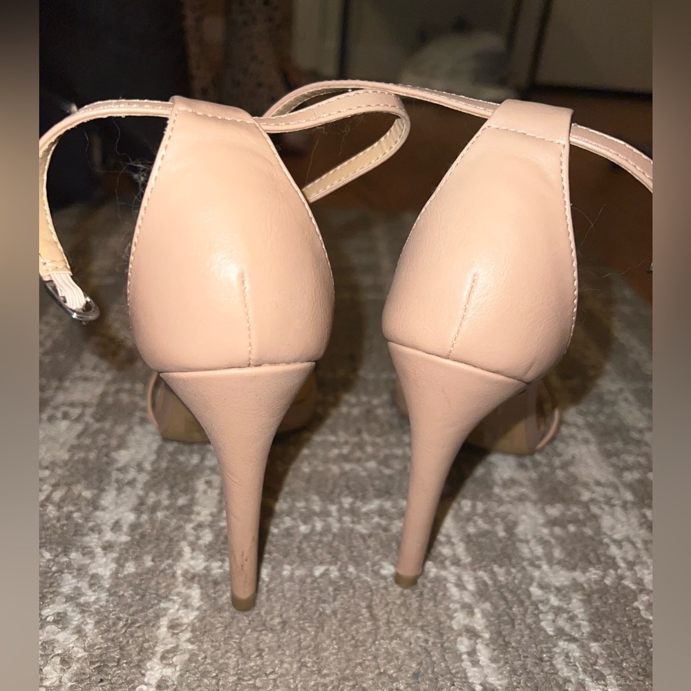 Express Heels - Picture 3 of 3